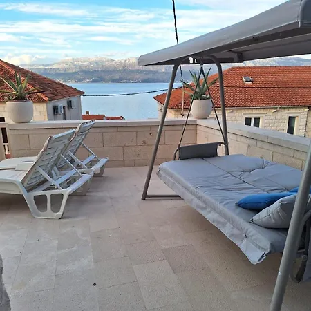 Nada Appartement Postira